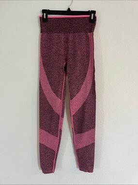 PINK Victoria's Secret Pink and Black Seamless Active Leggings